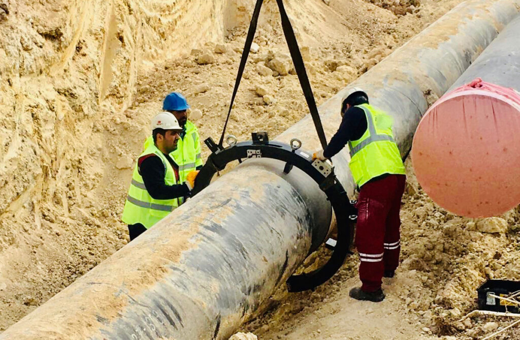 Clamshell Pipe Cutter on a pipe