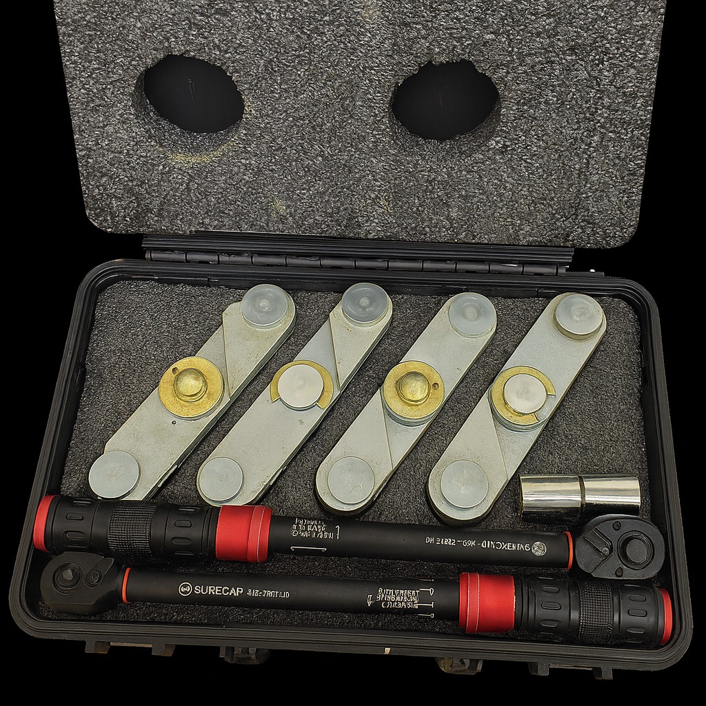 Valve Removal Tool Kit flange spreader case designed to remove valves with flange connections.