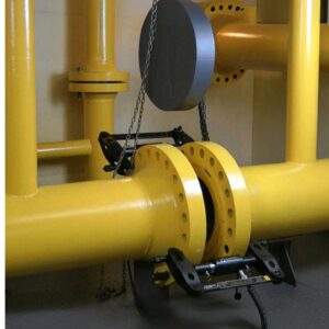 SG13TE- High Pressure Valve Removal Tool spreading a joint to remove a large spacer.